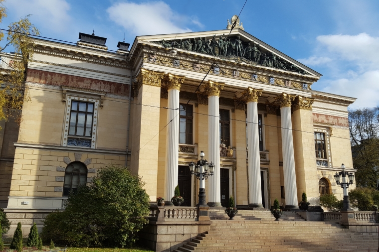 Ornate architecture in Helsinki, Finland | Travel guide | City guide | Girl with a saddle bag blog